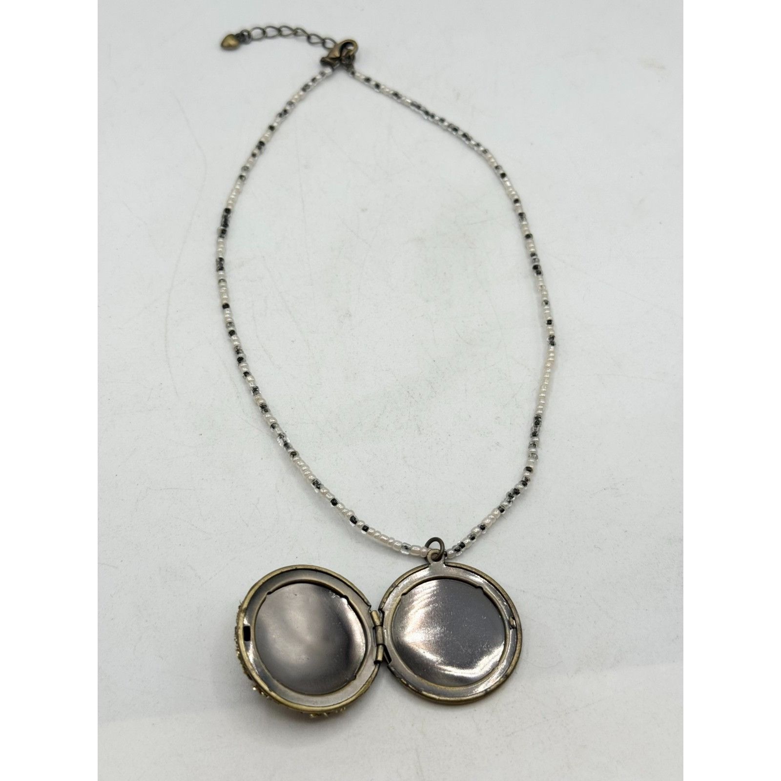 Vintage Vintage beaded rhinestone locket necklace Size ONE SIZE - 4 Thumbnail