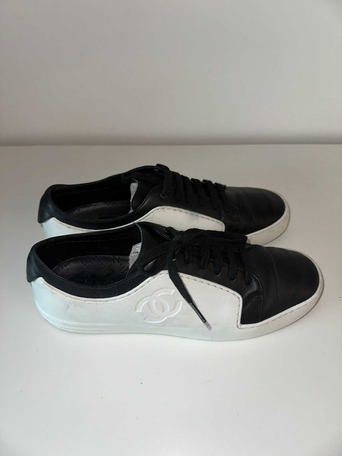Chanel Chanel White Black Leather Rubber Sneakers Size US 8.5 / EU 41-42 - 3 Thumbnail