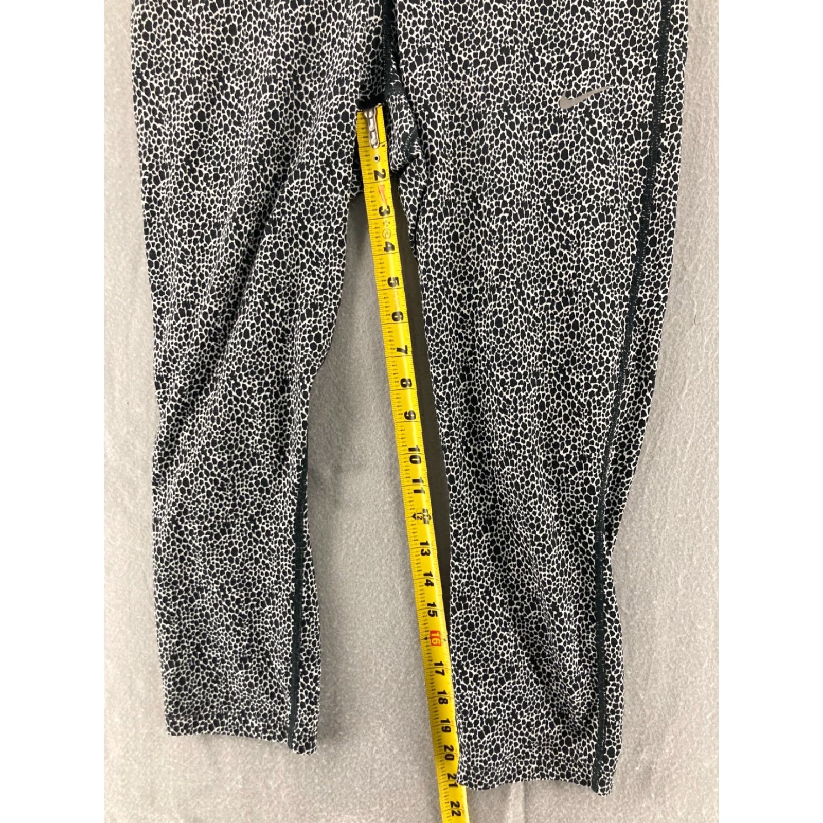 Nike Nike Dri-FIT Leggings Women M Black/White Animal Print Cheetah - Athletic Activewear Skinny Compression Women's Sportswear 90s Theme not specified Size 32" / US 10 / IT 46 - 5 Thumbnail