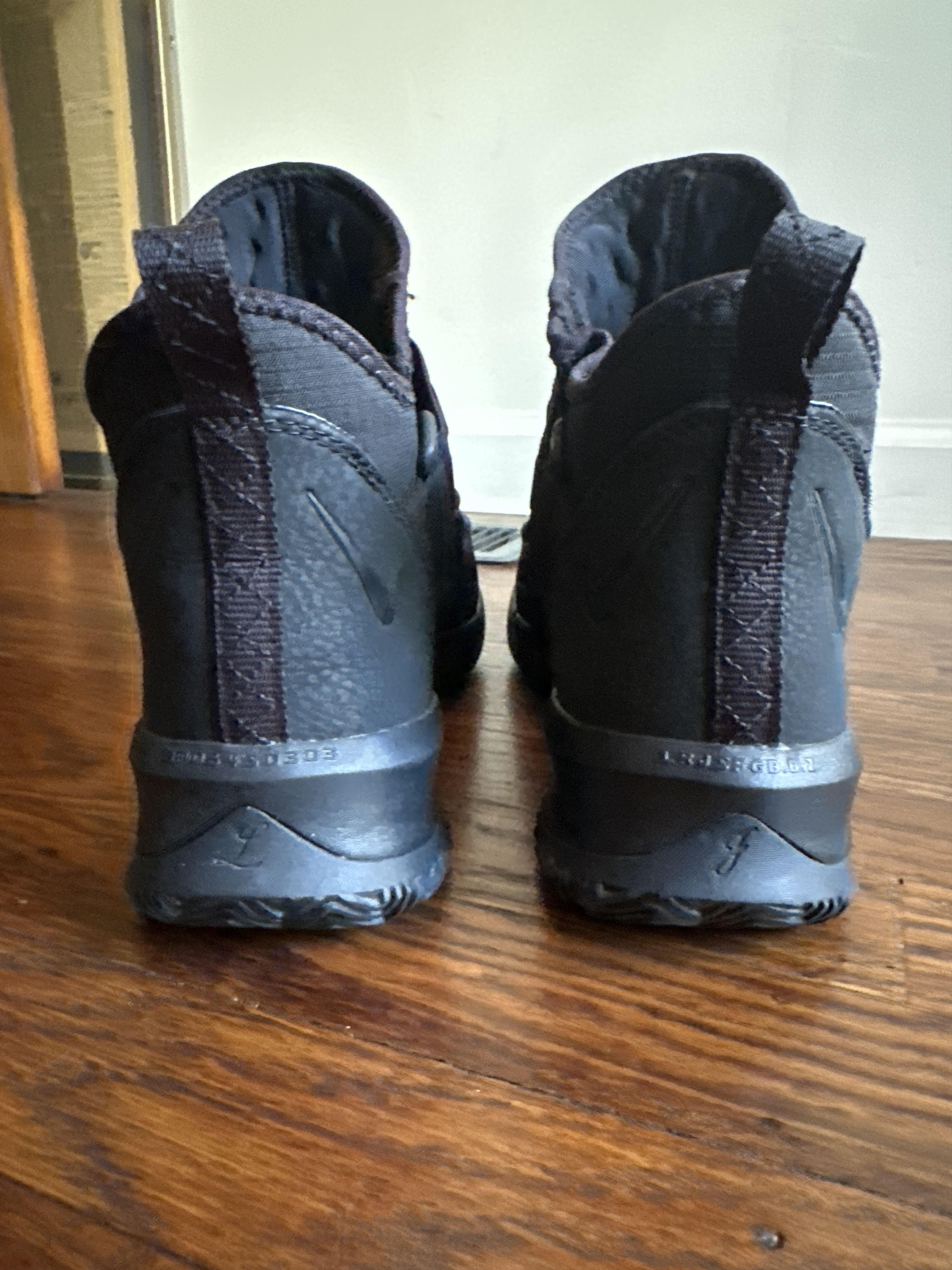 Nike Nike Lebron Soldier13 Size US 8 / EU 41 - 2 Thumbnail