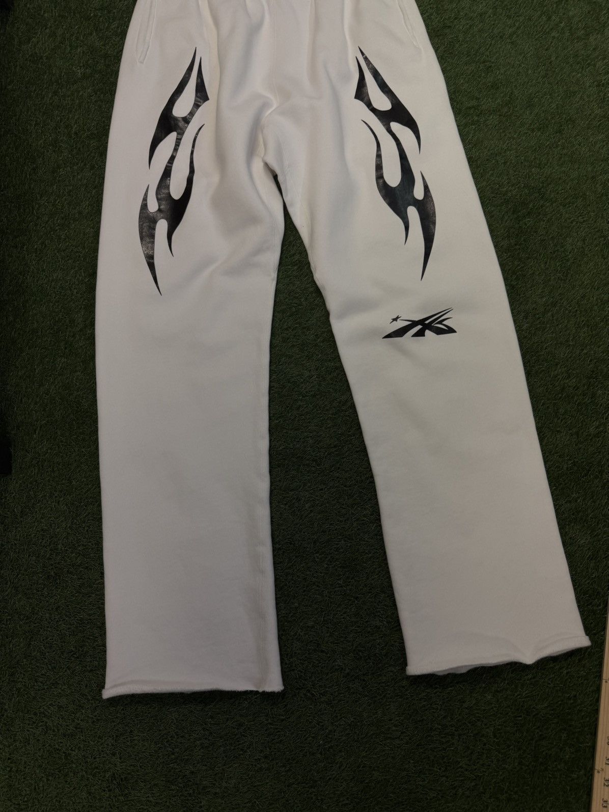 HELLSTAR Hellstar Sweatpants Flame White Black Size XXL (NEW) Size US 36 / EU 52 - 2 Thumbnail