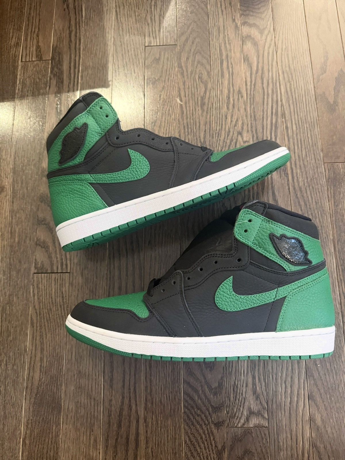 Jordan Brand Nike Air Jordan 1 Retro High Pine Green Black 555088-030 Size US 11 / EU 44 - 1 Thumbnail