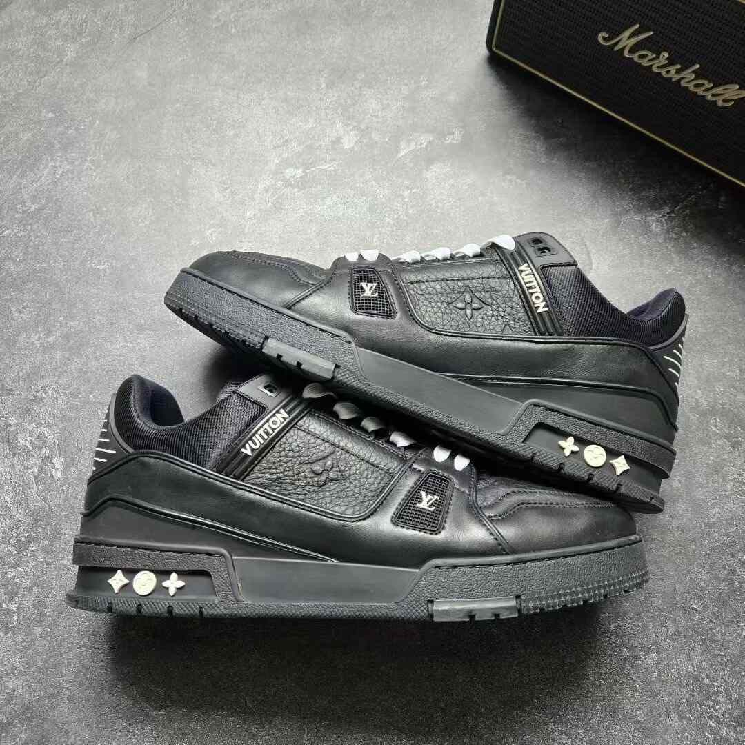 Louis Vuitton Louis Vuitton Training Black Lowtop Sneakers 9 Men Size US 9 / EU 42 - 1 Thumbnail