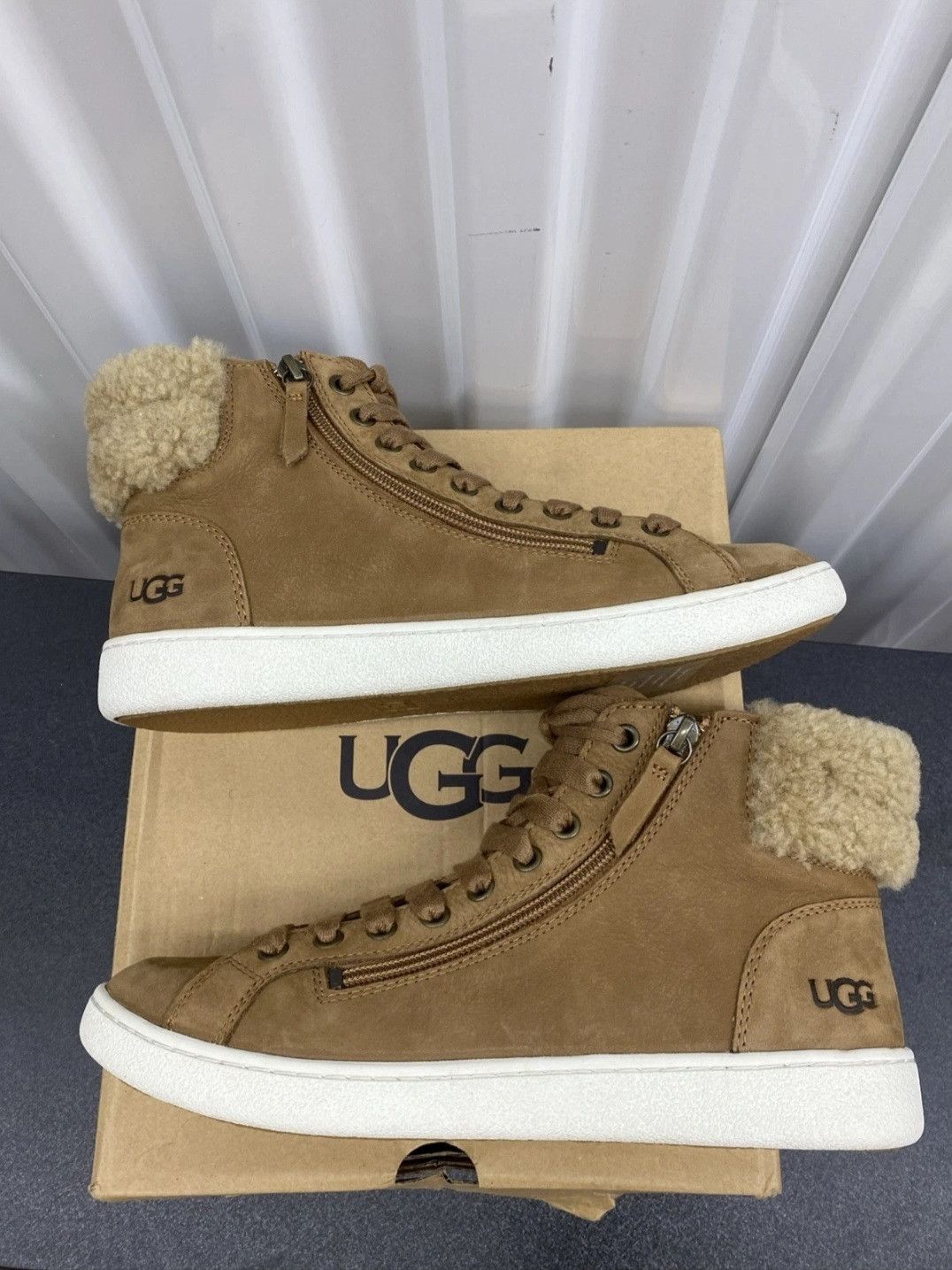 Ugg UGG Chestnut Leather High Top Lace Up Zipper Boots WMNS Size US 9 / IT 39 - 3 Thumbnail
