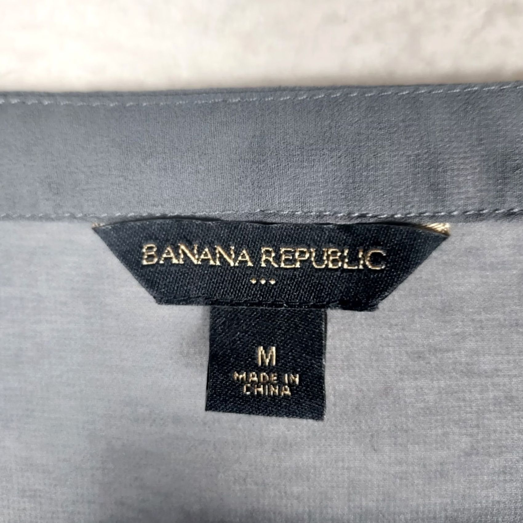 Banana Republic Banana Republic Blouse Shirt Women M Blue Sheer Pintuck Button Basic Regular Shirt Size M / US 6-8 / IT 42-44 - 4 Thumbnail