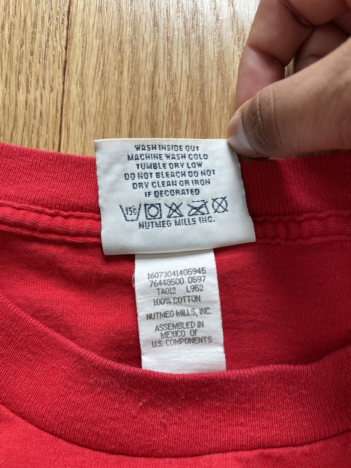 Nutmeg Nutmeg Mills Lee Sport Detroit Red Wings NHL VTG 90s Tee L Size US L / EU 52-54 / 3 - 5 Thumbnail