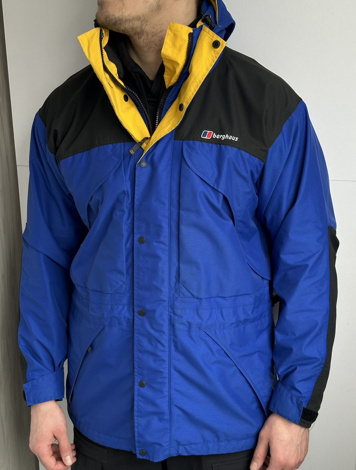 Berghaus Berghaus Mera Peak Goretex Waterproof Outdoor Jacket Size L Size US L / EU 52-54 / 3 - 2 Thumbnail