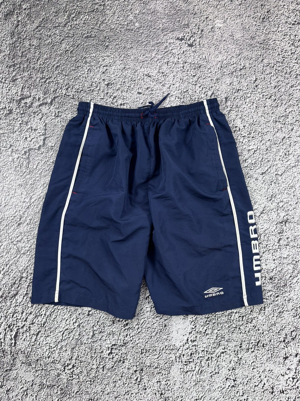 Umbro Vintage 90s Umbro shorts streetwear big logo style L Size US 34 / EU 50 - 1 Thumbnail
