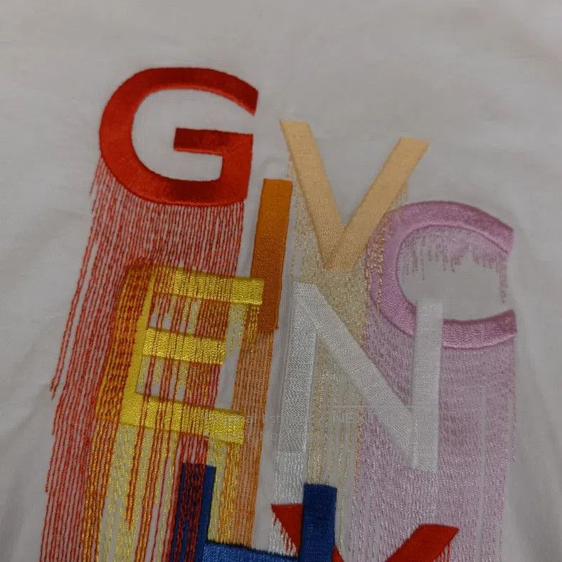 Givenchy Givenchy Embroidered Short Sleeve T-Shirt Size M / US 6-8 / IT 42-44 - 5 Thumbnail