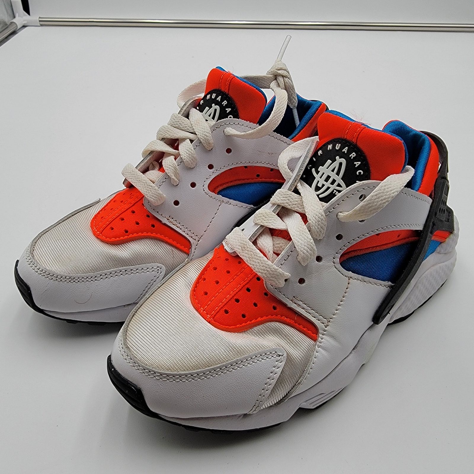 Nike Nike Wmns Air Huarache 'White/Crimson' Sz 6 DV2220-100 (92) Size US 6 / IT 36 - 1 Thumbnail