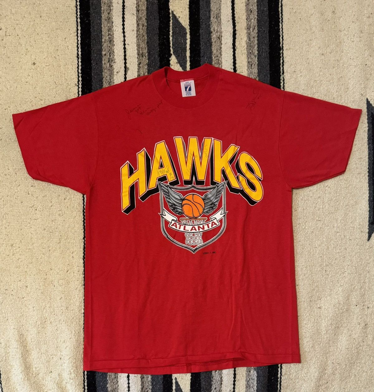 image of Archival Clothing x NBA Signed Vintage 80's Atlanta Hawks Basketball Nba T-Shirt in Red (Size XL)