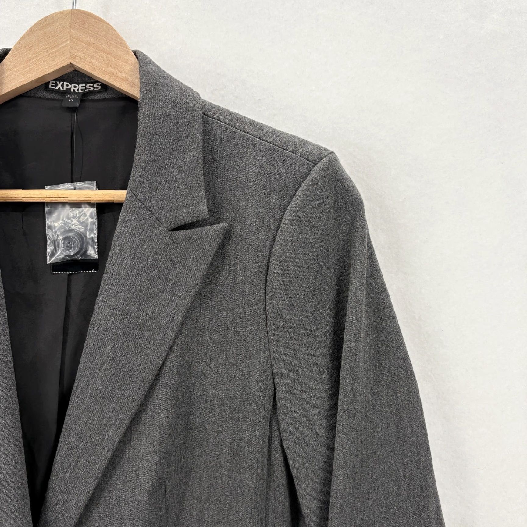 Express Express Blazer Womens 10 Gray Tailored Stretch Lined Business Suit Jacket Formal Size L / US 10 / IT 46 - 2 Thumbnail