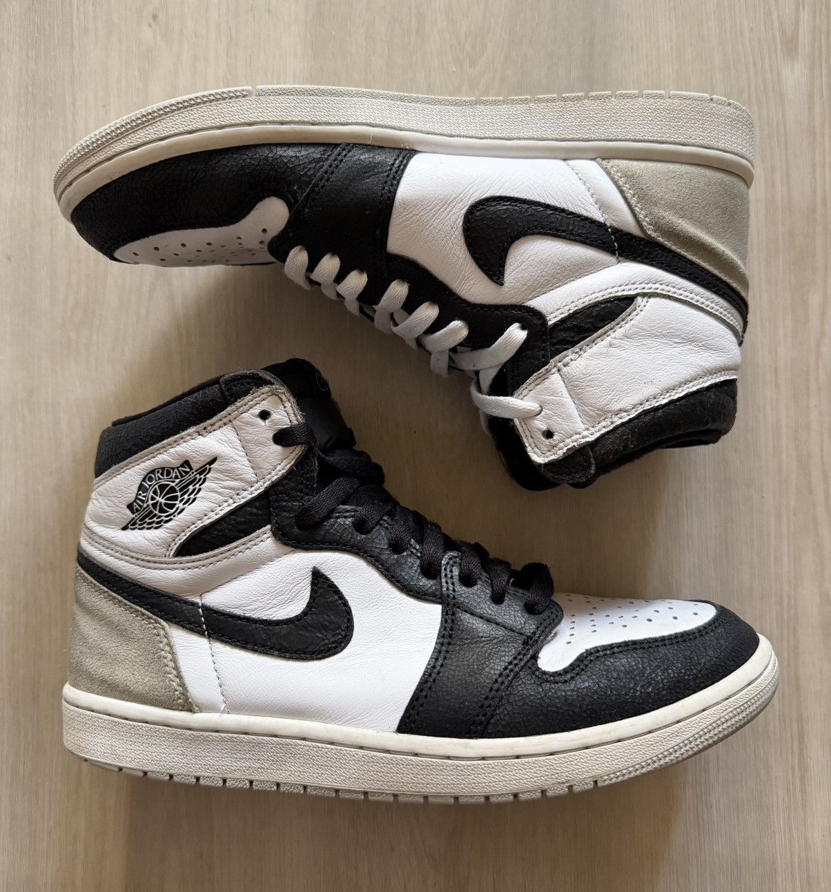 Jordan Brand Nike Air Jordan 1 Retro High Stage Haze 555088-108 Sz 8.5 Size US 8.5 / EU 41-42 - 1 Thumbnail