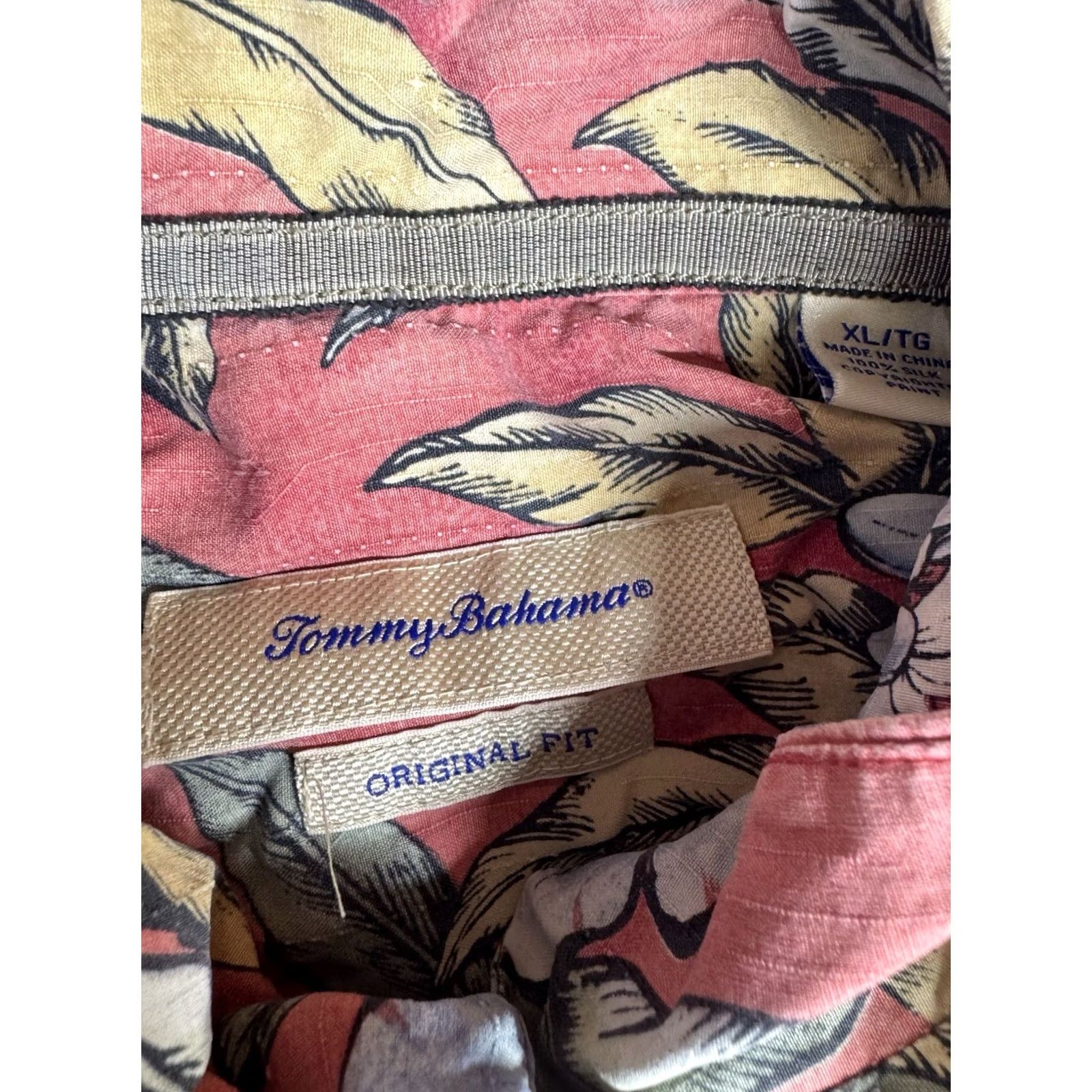 Tommy Bahama Tommy Bahama Hawaiian Shirt Mens XL Red Silk Hibiscus Floral Vacation Relaxed Size US XL / EU 56 / 4 - 2 Thumbnail