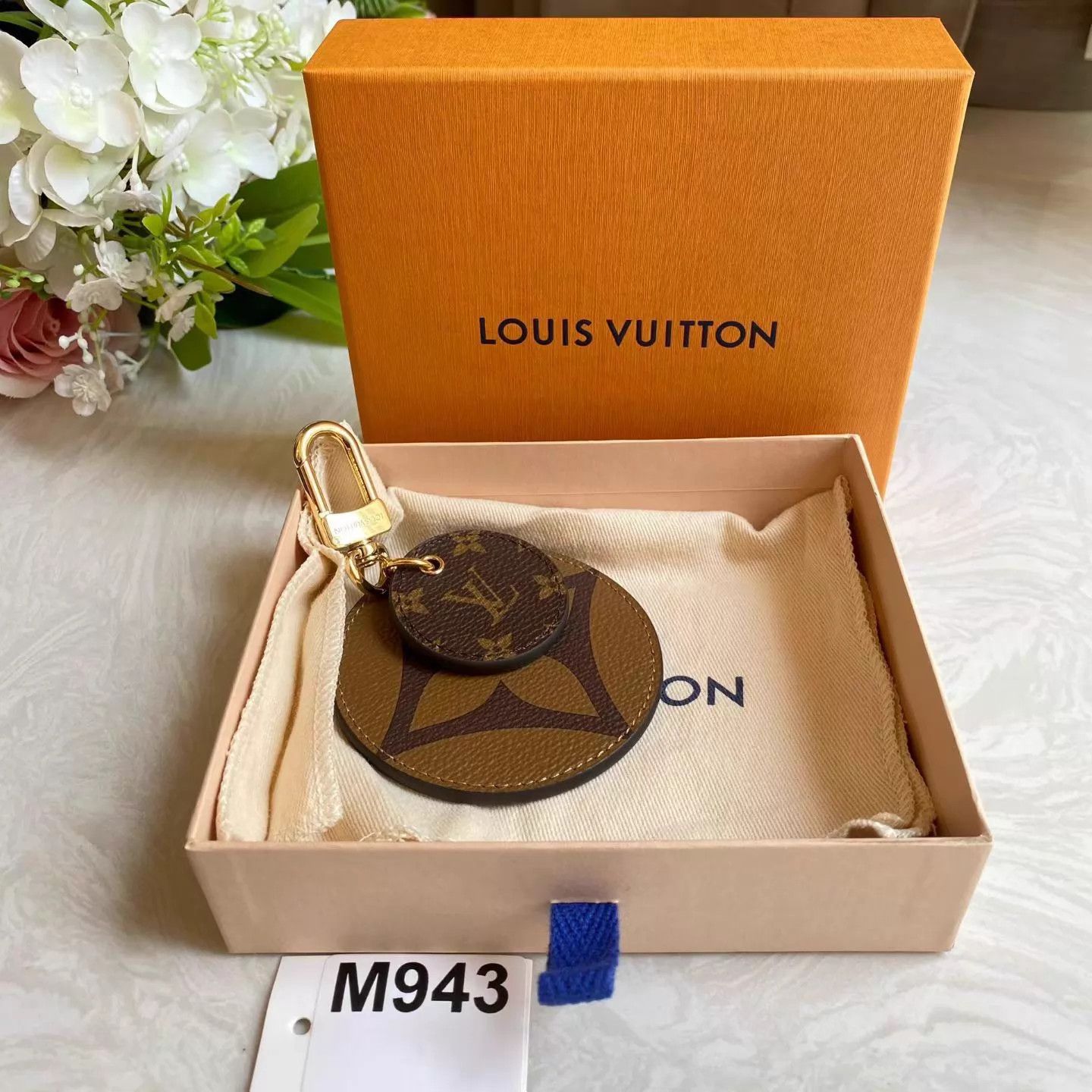Louis Vuitton LV Monogram 2-Sided Keychain/Bag Charm 22 Like New M943 Size ONE SIZE - 6 Thumbnail