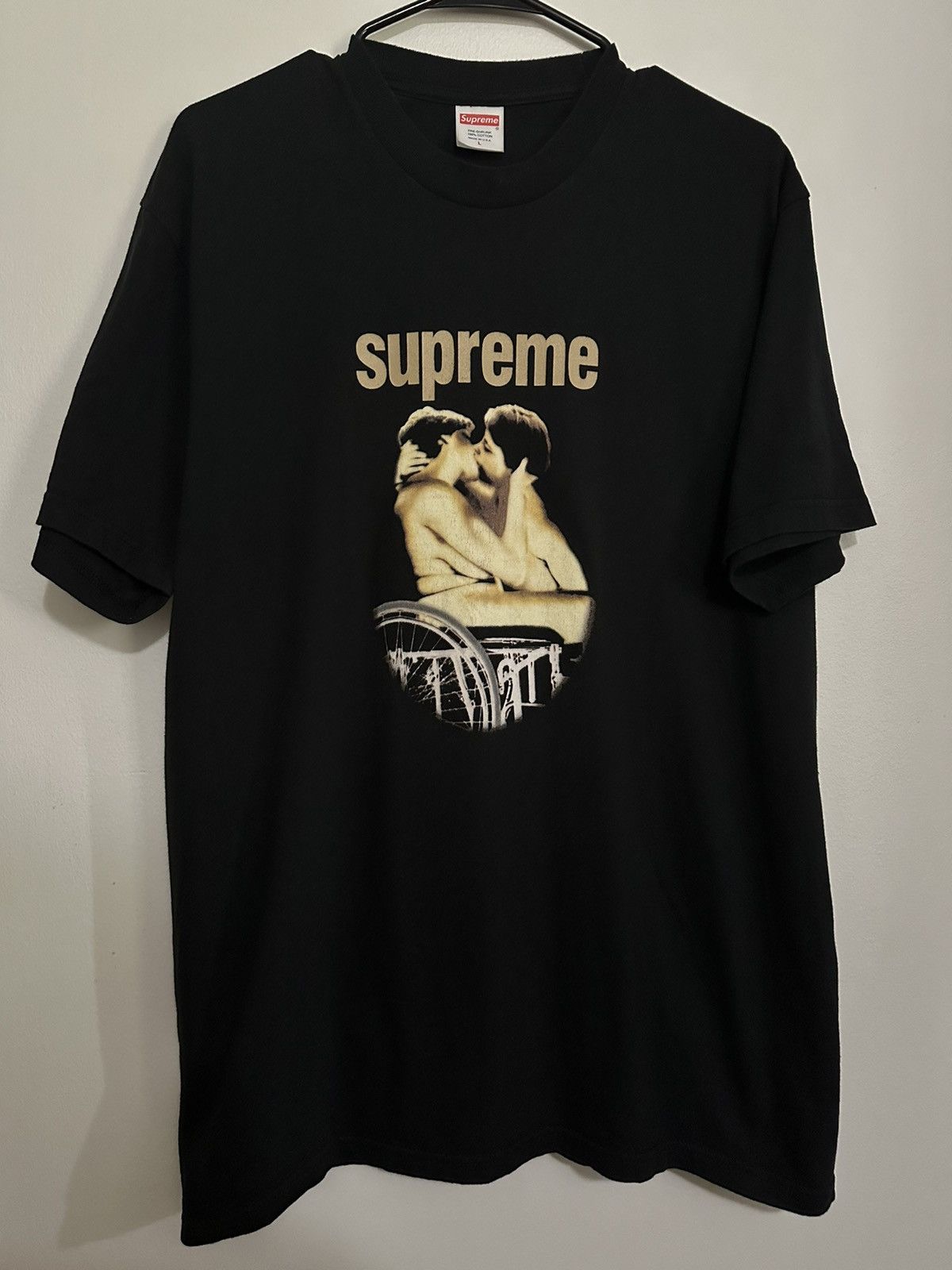 Supreme kiss t shirt deals