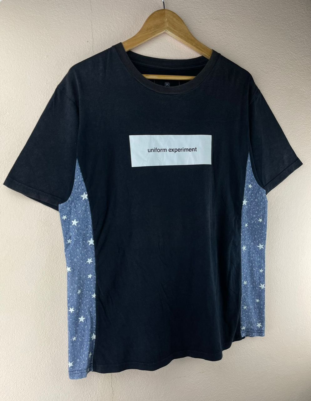 Japanese Brand × uniform experiment Sophnet x Uniform Experiment Spell Out Logo Tee Size US XL / EU 56 / 4 - 2 Thumbnail