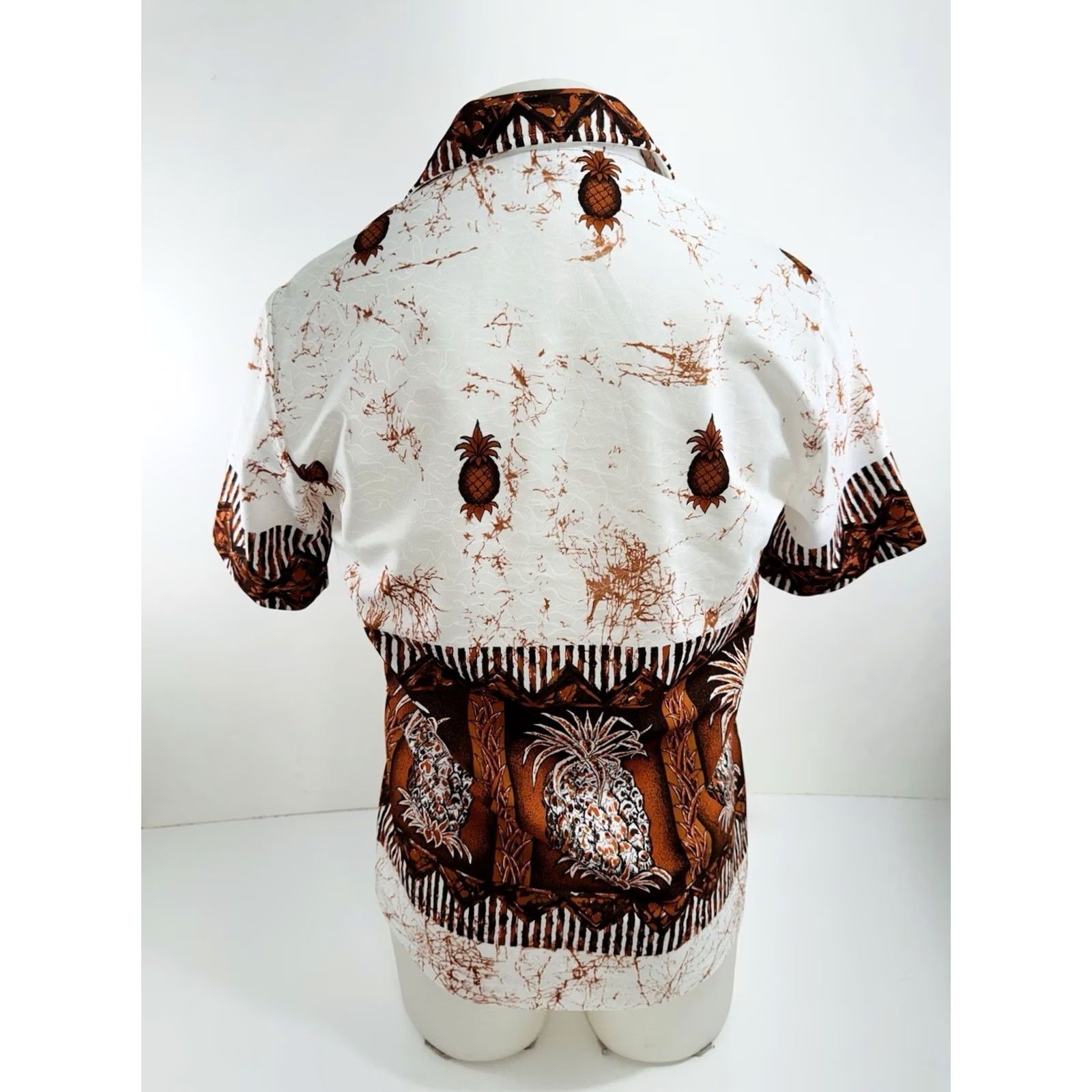 Vintage MALIHINI Shirt Hawaiian Aloha Pineapple Vintage 60s Mens S White Short Sleeve Button-Up EXCELLENT Mens Size US S / EU 44-46 / 1 - 4 Thumbnail