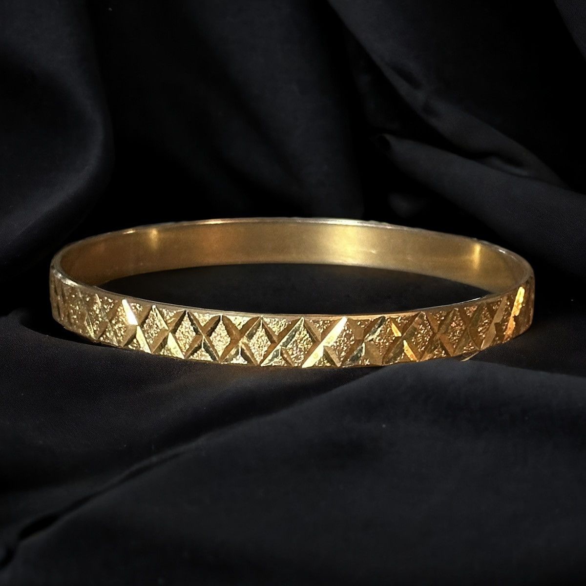 Vintage Vintage gold tone textured bangle bracelet Size ONE SIZE - 1 Thumbnail