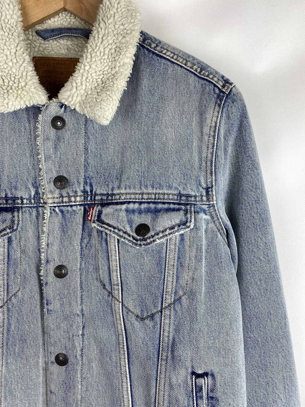 Levi's Levis Premium men’s Sherpa lined trucker jacket size S Size US S / EU 44-46 / 1 - 9 Thumbnail