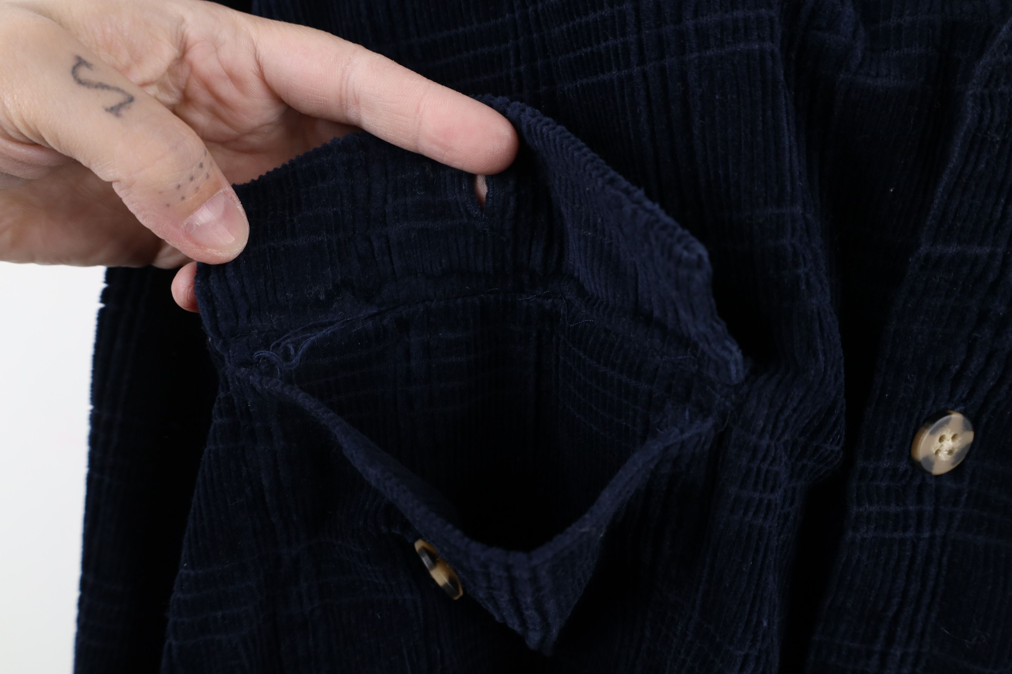 Vintage Vintage 90s Streetwear Fit Heavyweight Corduroy Button Shirt Size US L / EU 52-54 / 3 - 4 Thumbnail