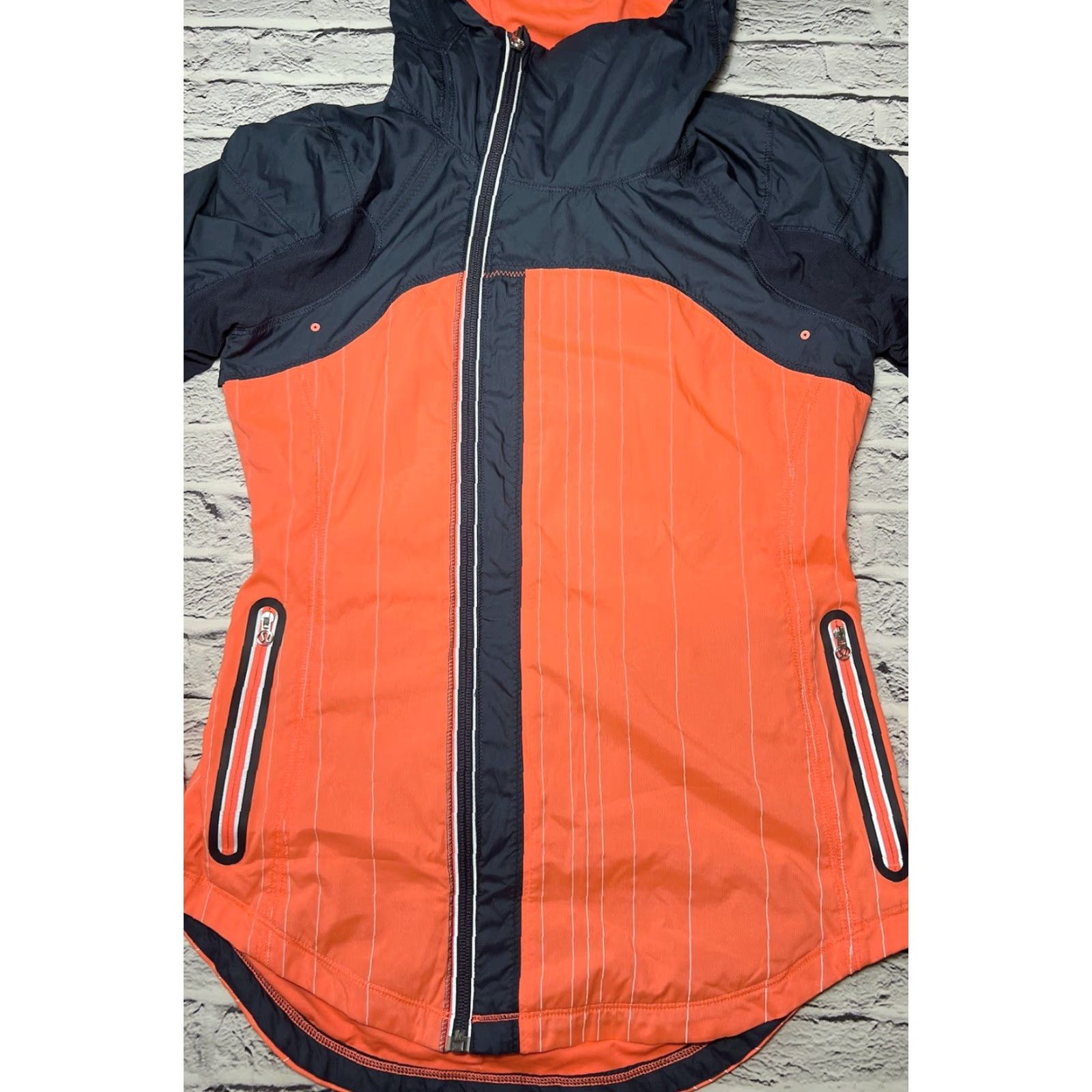 Lululemon LULULEMON Jacket Run Get Up And Glow Reflective 360 Hooded Neon Orange 4 Size S / US 4 / IT 40 - 2 Thumbnail
