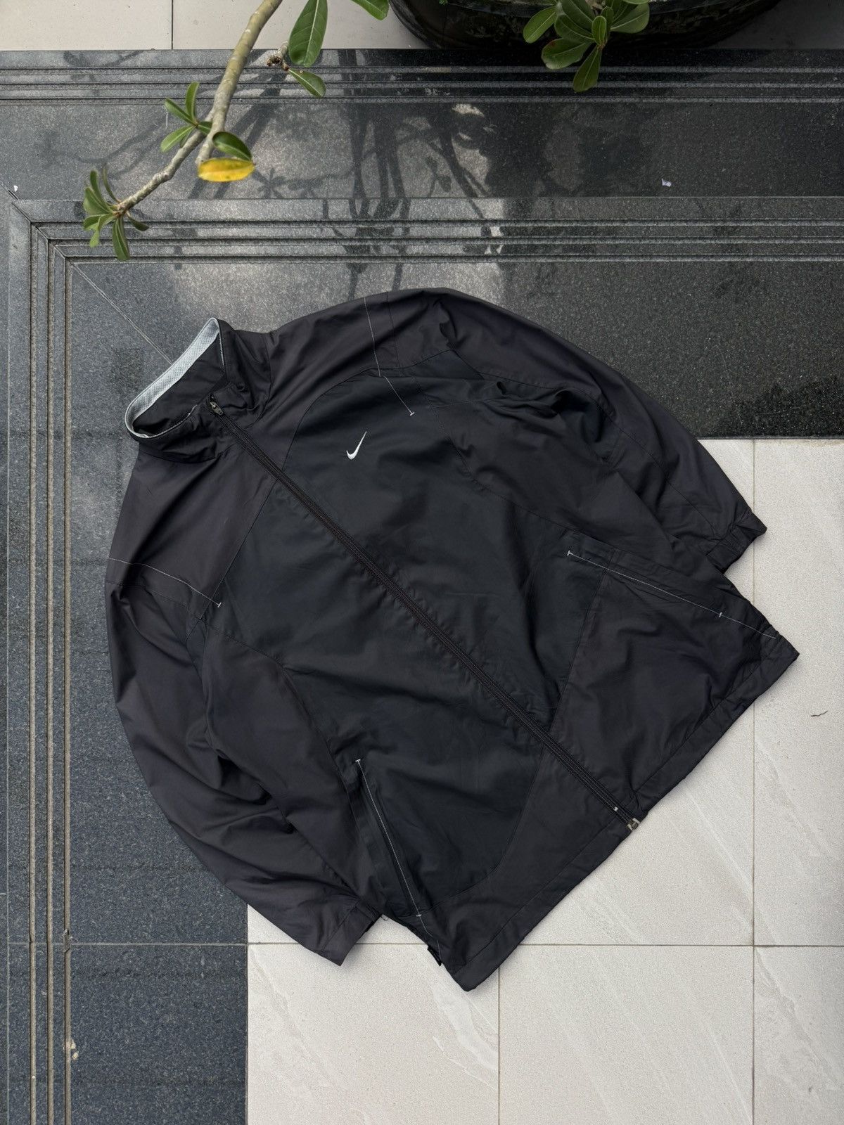 Nike 90’s NIKE RARE SWOOSH LOGO Y2K VINTAGE ZIP NYLON JACKET Size US L / EU 52-54 / 3 - 1 Thumbnail