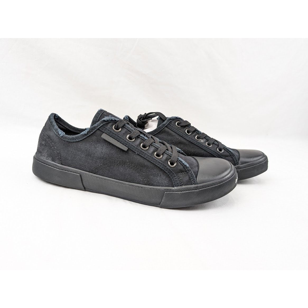 Balenciaga o1rshd1 Low MNC Destroy Paris Low Top Sneakers in Black Size US 9 / EU 42 - 12 Thumbnail