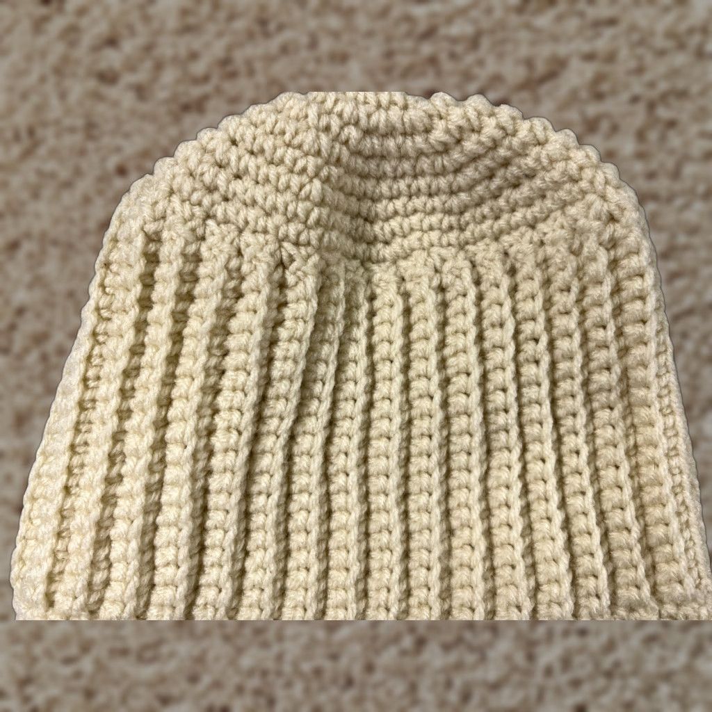 Vintage Womens Beanie Hat One Size Ivory Acrylic Blend Knit Ribbed Crochet Ski Style Winter Fall Snow Activewear Casual Size ONE SIZE - 1 Thumbnail