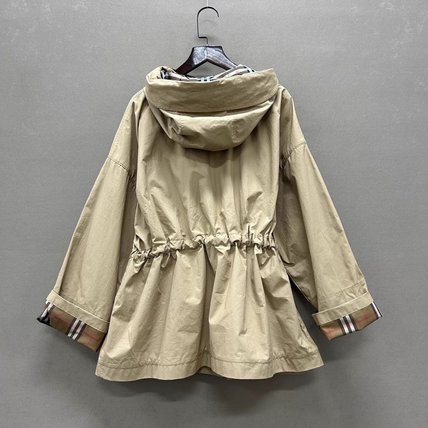 Burberry Burberry Khaki Long Sleeve Drawcord Jacket UK6 NWT Size XS / US 0-2 / IT 36-38 - 2 Thumbnail
