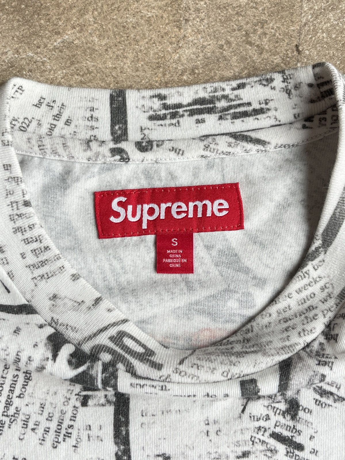 Supreme Supreme Newspaper tiger top S Size US S / EU 44-46 / 1 - 4 Thumbnail