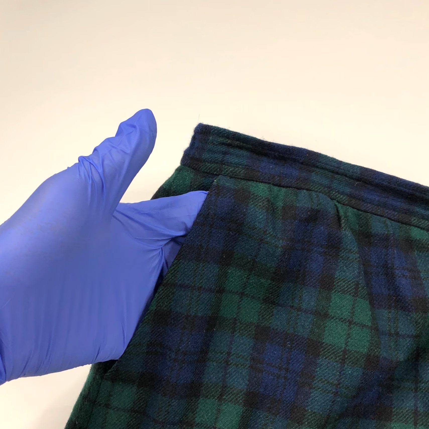 Pendleton VINTAGE Pendleton Skirt Green Plaid Midi Lined Pockets 36 Wool Above Knee 9.25 Adjustable? No, keep: "Fits 40In" Size 25" / US 0 / IT 36 - 3 Thumbnail