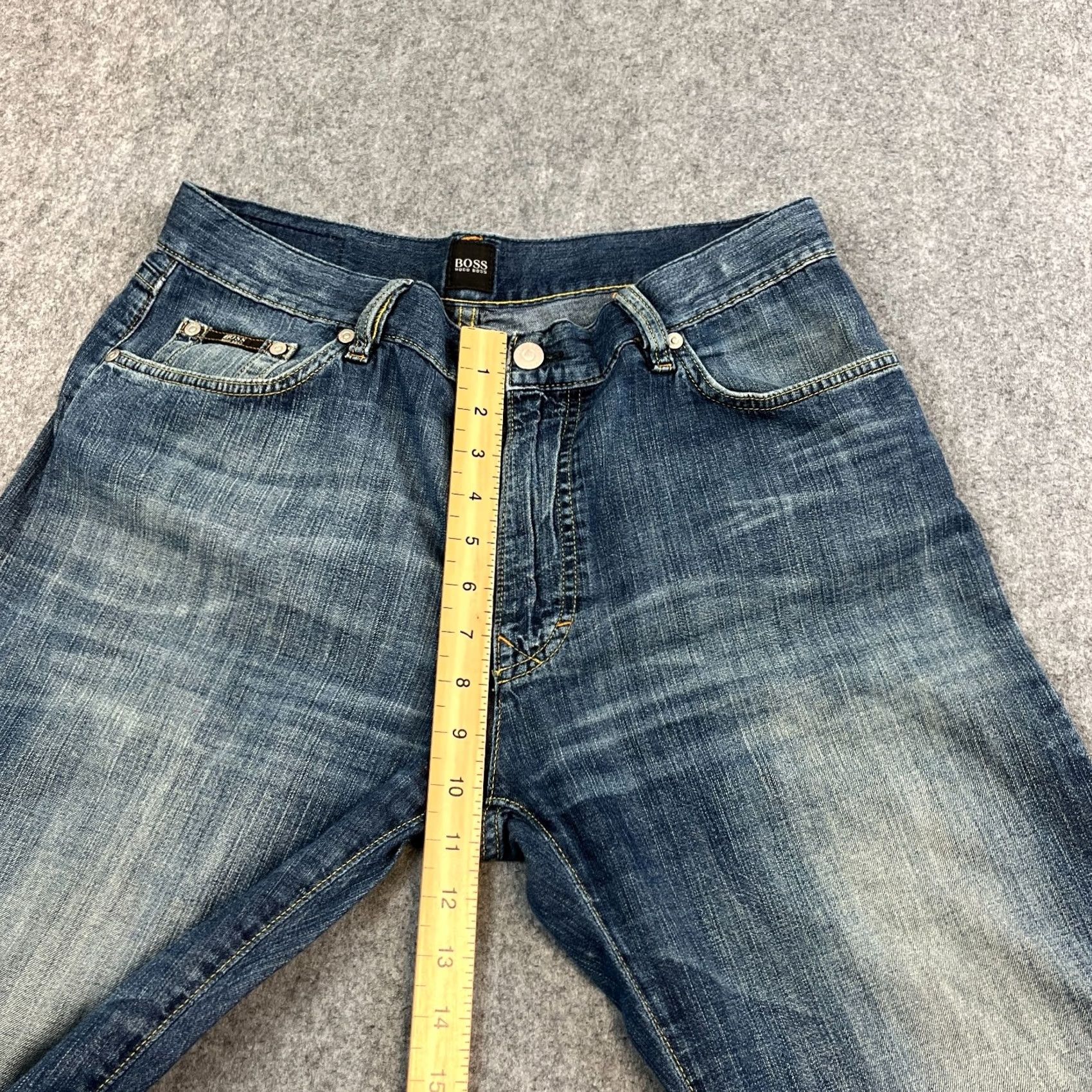 Hugo Boss HUGO BOSS Jeans Relaxed Straight 34 32 Mid Wash Blue Whiskers Vintage Mens Clothing Jeans 5-Pocket Design Regular Size XS-Not Applicable Size US 34 / EU 50 - 5 Thumbnail