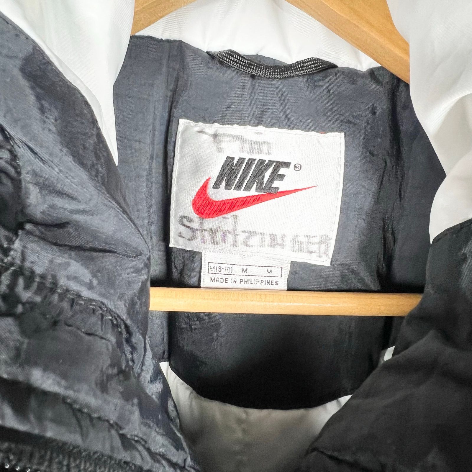 Nike Vintage Nike White Tag Black Swoosh Jacket Medium 22x28 Size US M / EU 48-50 / 2 - 4 Thumbnail