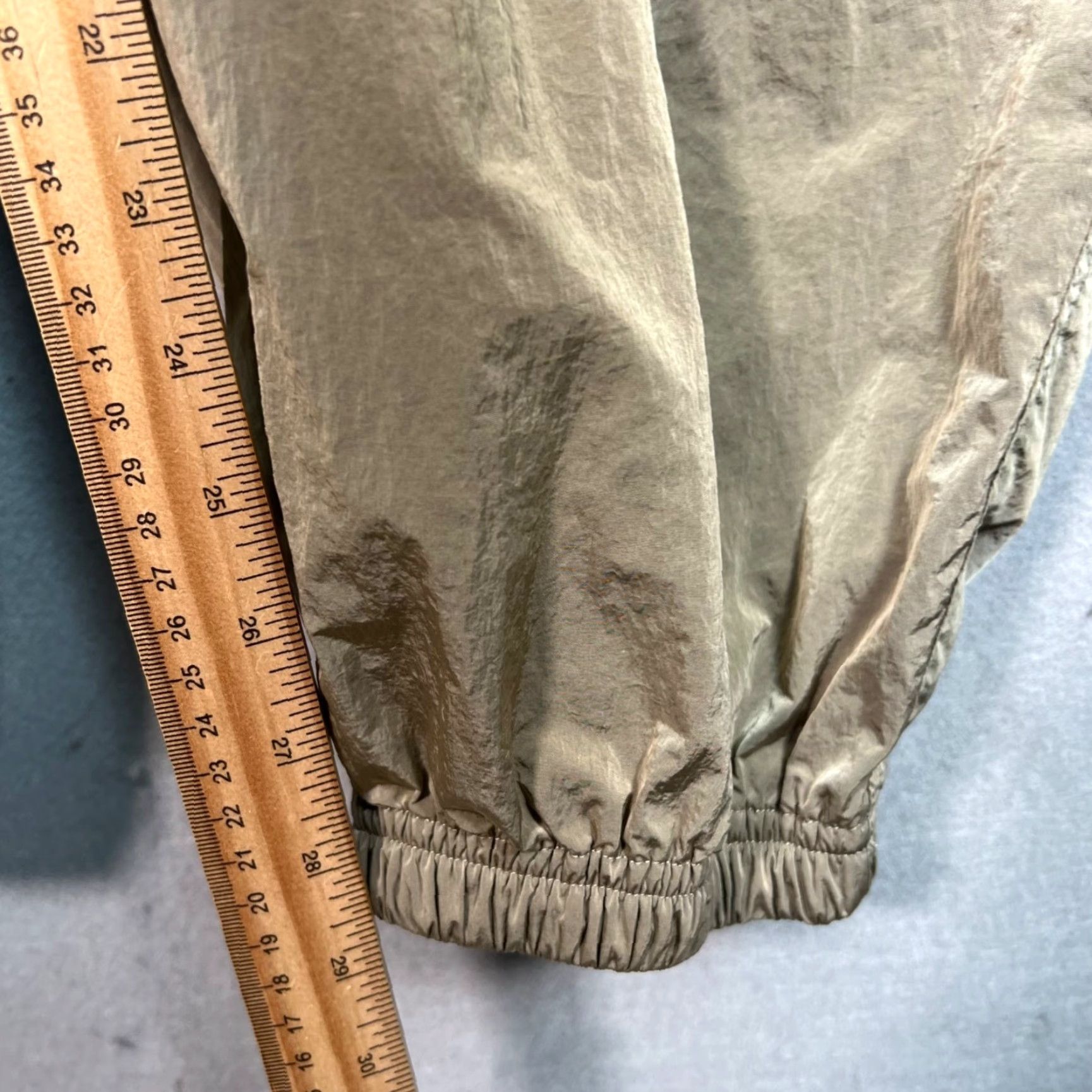 Good American Good American Cargo Pants Women's 7 Beige Nylon Polyester Tapered Leg 29 In Inseam High Rise Adult Womens Cargo Style Size 28" / US 6 / IT 42 - 7 Thumbnail