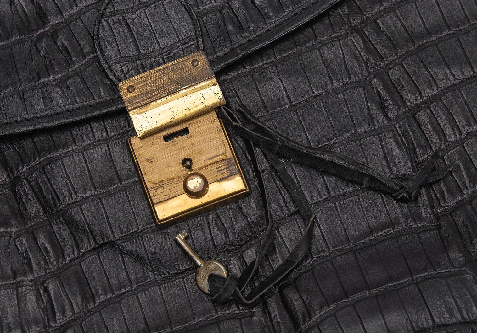 Armani Crocodile Embossed Leather Clutch Bag in Black Size ONE SIZE - 9 Thumbnail