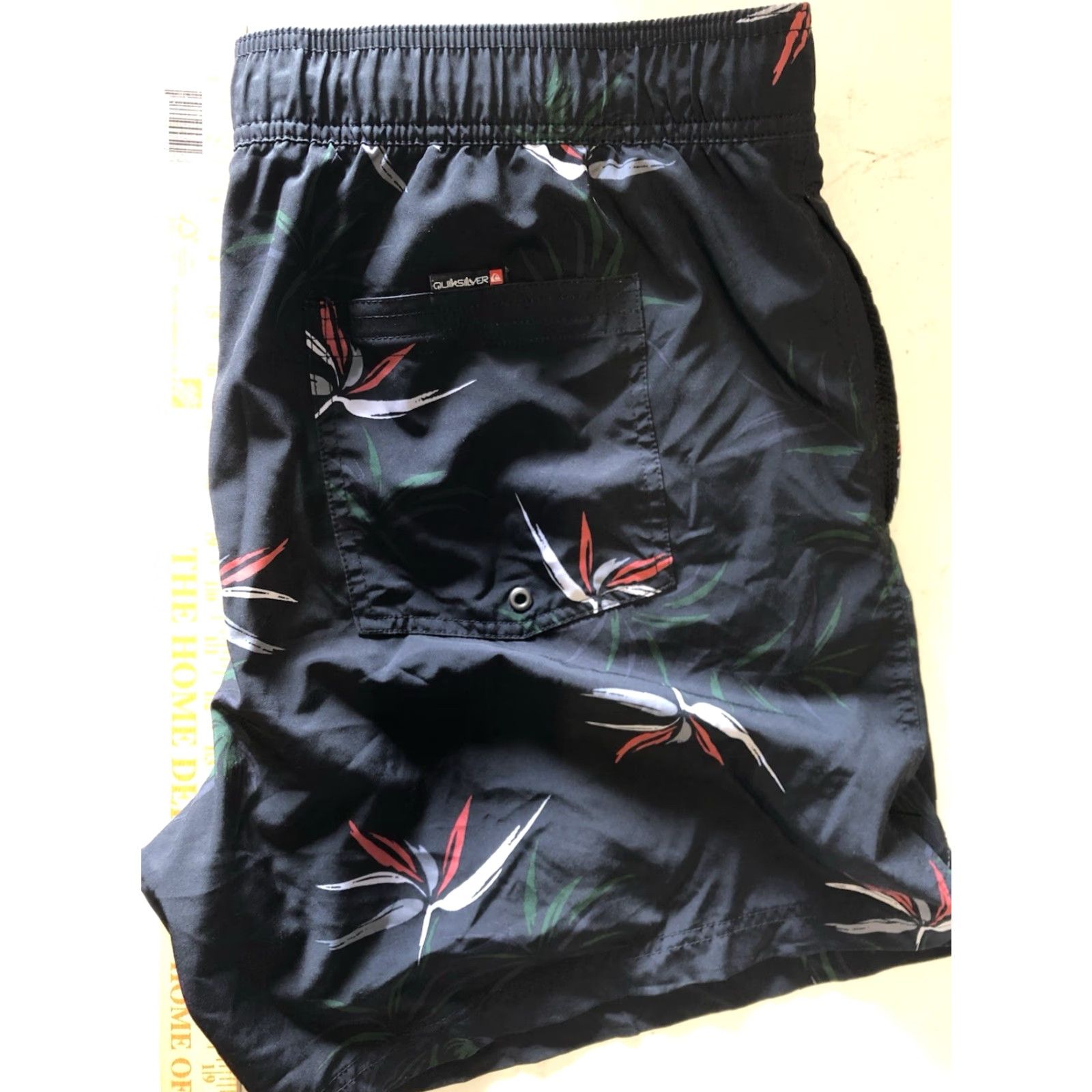 Vintage Quicksilver Board Shorts Mens XL Black Floral Swim Trunks Beach Surf Drawstring Regular Bottom Men Size US 36 / EU 52 - 7 Thumbnail