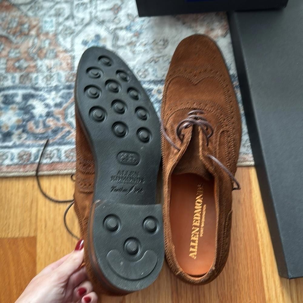 Allen Edmonds Allen Edmonds Neumok Suede Wingtip Oxford size 10.5 Size US 10.5 / EU 43-44 - 4 Thumbnail