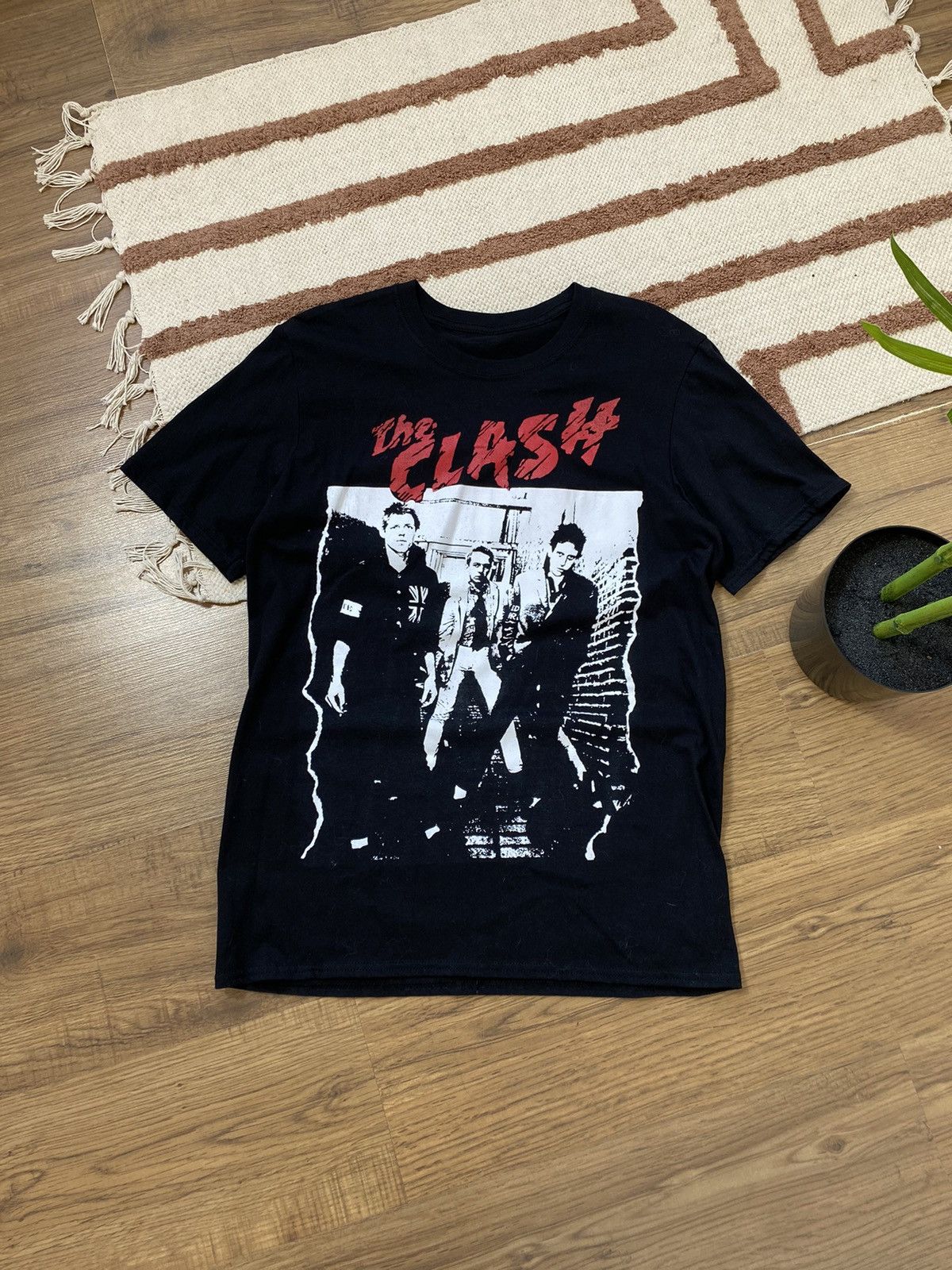 Band Tees 1990s THE CLASH VINTAGE TEE Size US M / EU 48-50 / 2 - 1 Thumbnail