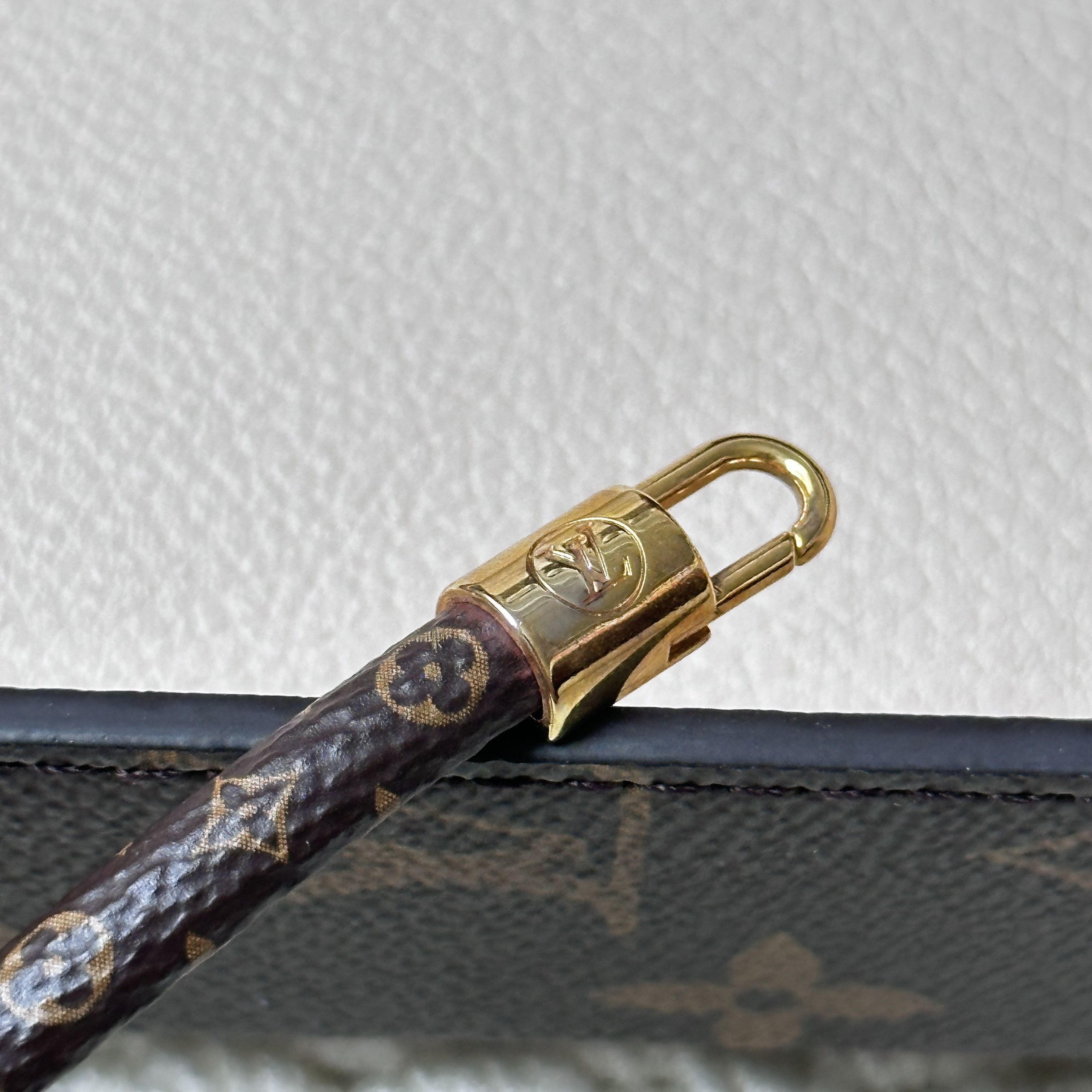 Louis Vuitton Louis Vuitton Vivienne Bracelet Monogram Size ONE SIZE - 6 Thumbnail