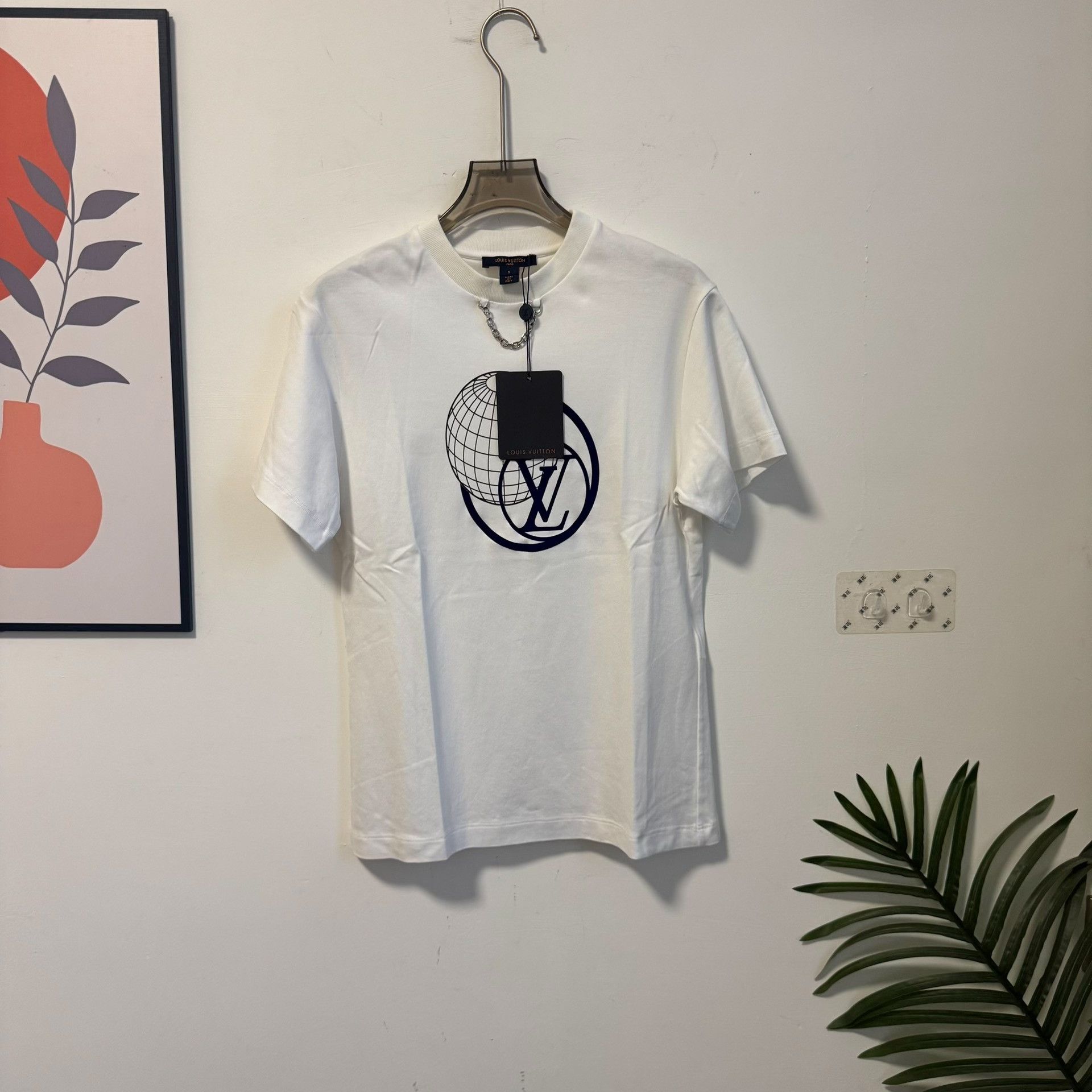 Louis Vuitton Louis Vuitton Globe Chain T-Shirt US S Size US S / EU 44-46 / 1 - 1 Thumbnail