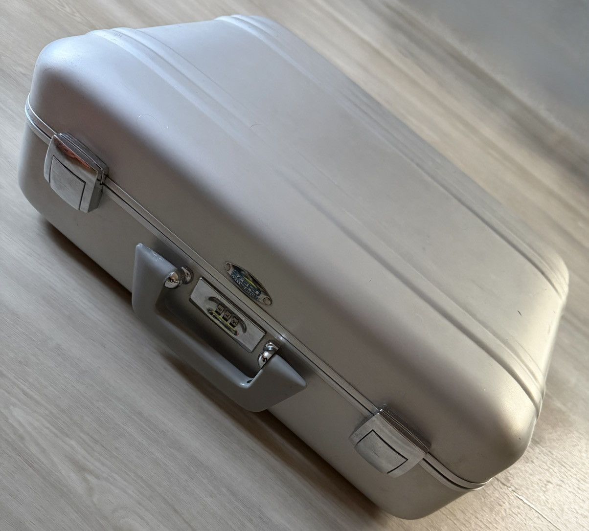 Other Zero Centurion Elite Halliburton Aluminum Briefcase Case Size ONE SIZE - 1 Thumbnail