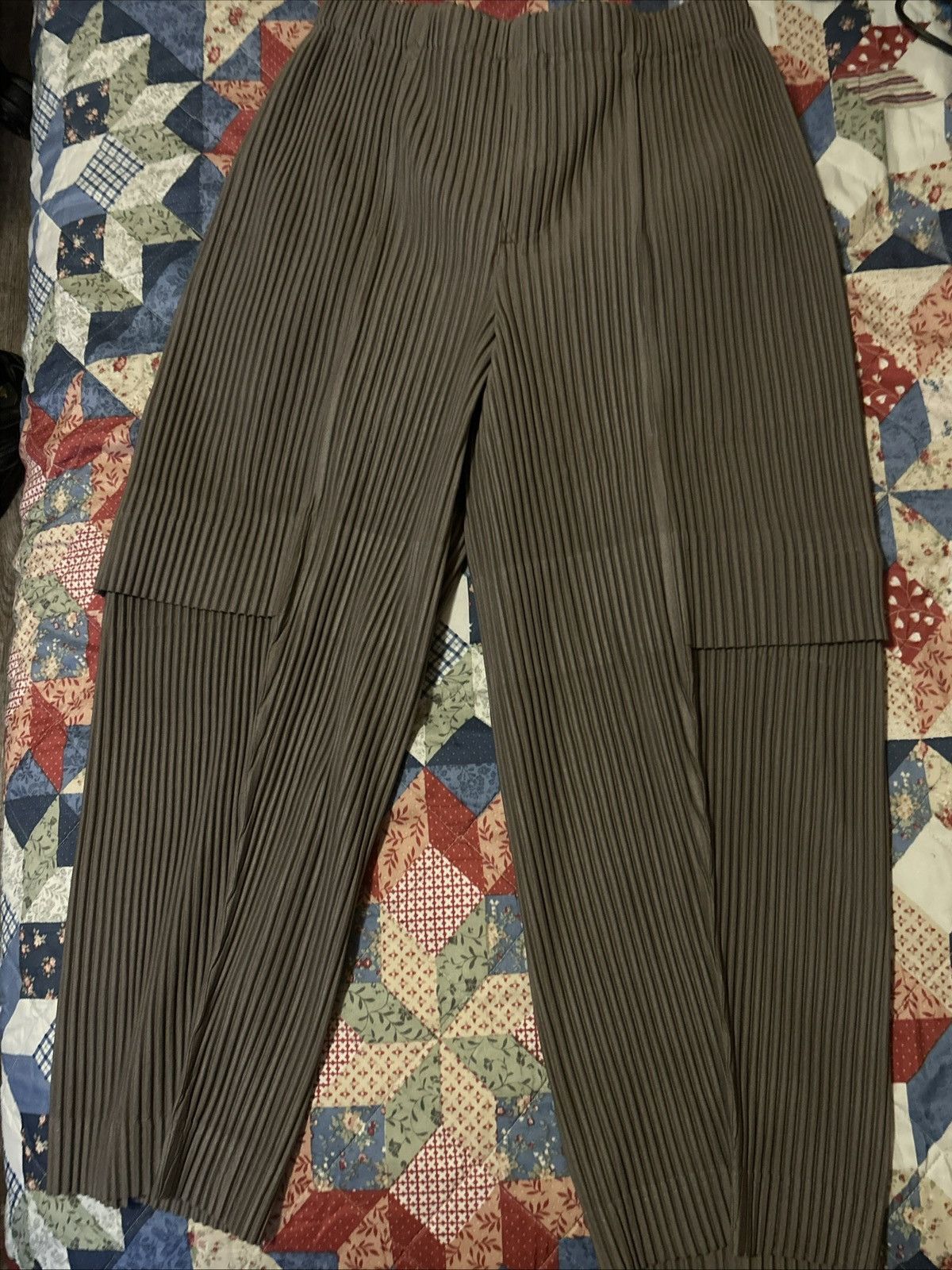 Issey Miyake Issey Miyake Beige Pleated Cargo Pants Size US 30 / EU 46 - 1 Thumbnail