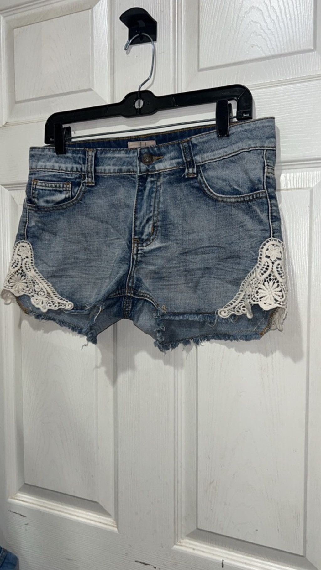 Other Denim shorts w lace accents s29 Size 29" - 1 Thumbnail