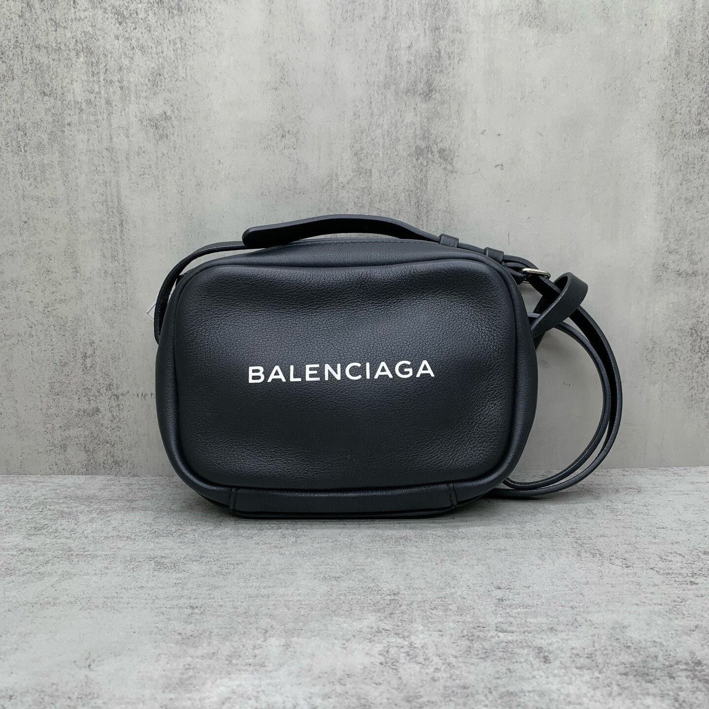 Balenciaga Balenciaga Black Crossbody Camera Bag Size ONE SIZE - 1 Thumbnail