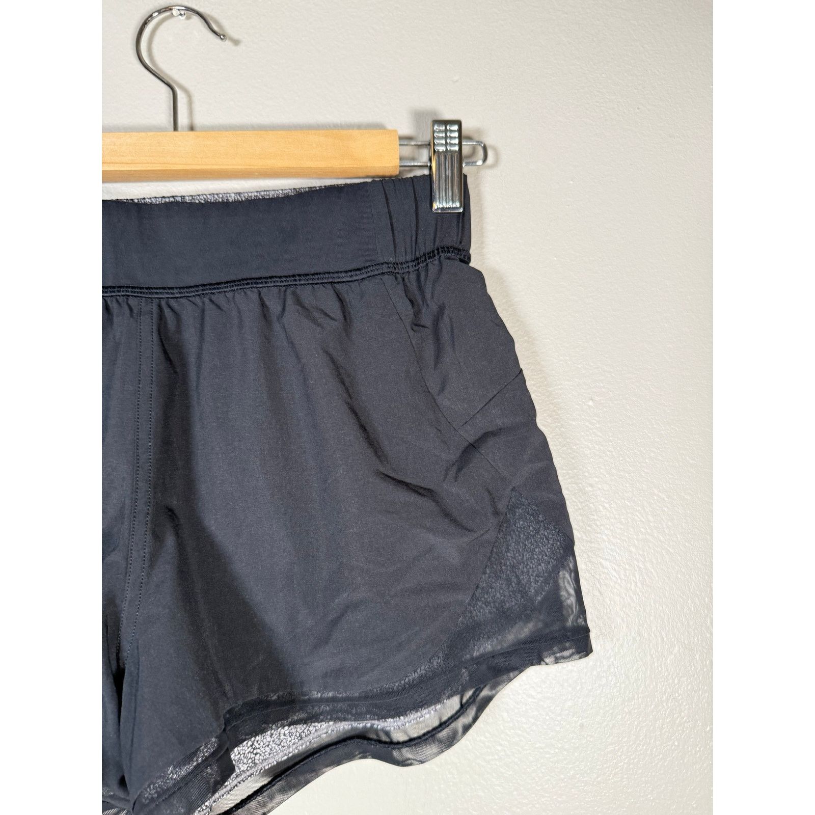Lululemon Lululemon Two With One Short (Reversible 3") size 4 Size 27" / US 4 / IT 40 - 5 Thumbnail
