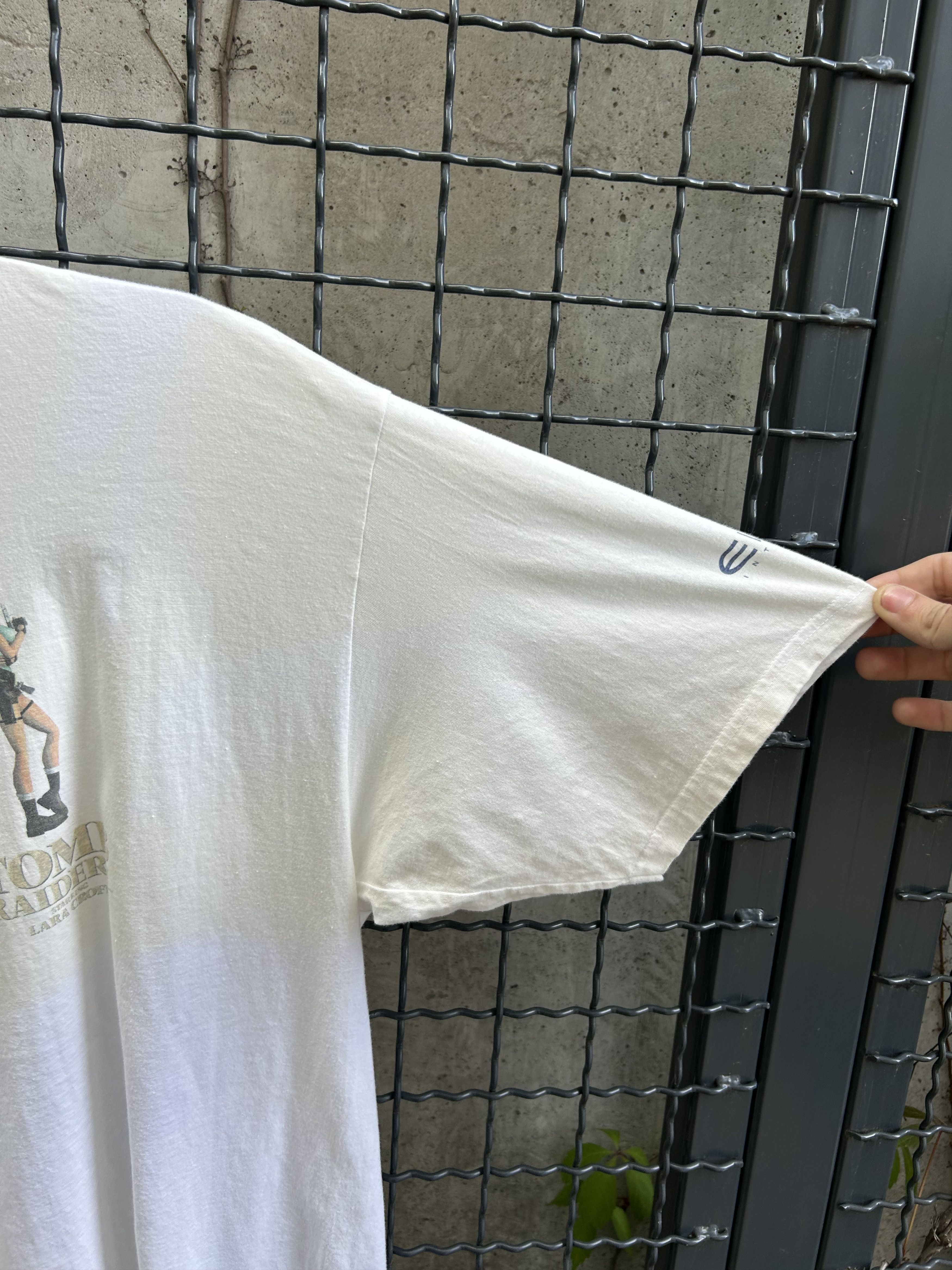 Playstation Vintage 90s Tomb Raider 2 Lara Croft Game T-shirt Size US L / EU 52-54 / 3 - 6 Thumbnail