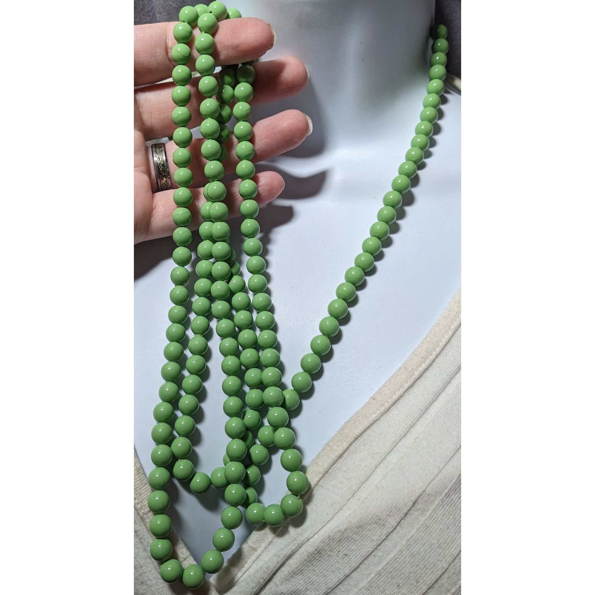 Other Vintage Pea Green Lightweight Beaded Opera Necklace Size ONE SIZE - 4 Thumbnail