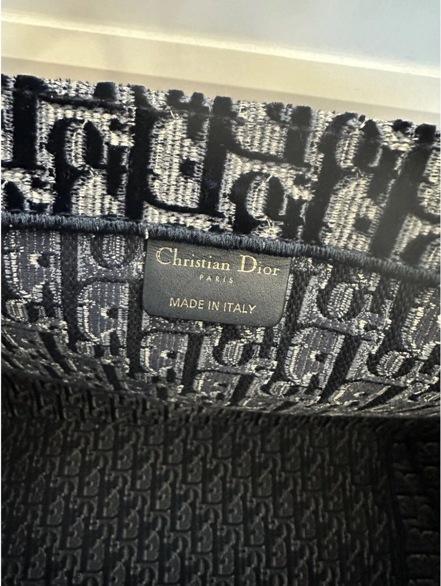 Dior Authentic✅ Receipt ✅ Velvet Oblique Book Tote Bag Size ONE SIZE - 14 Thumbnail