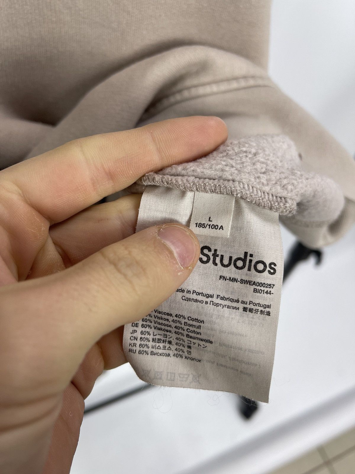 Acne Studios Acne Studios Flogho Crewneck Sweatshirt in Pale Beige Size L Size US L / EU 52-54 / 3 - 6 Thumbnail